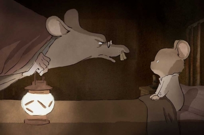 A bear with a lamp and a mouse who is sitting up in bed look at each other